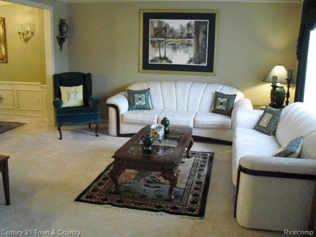1706 Hillcrest Drive Rochester, MI 48306 - Photo 2 of 16 Living Room