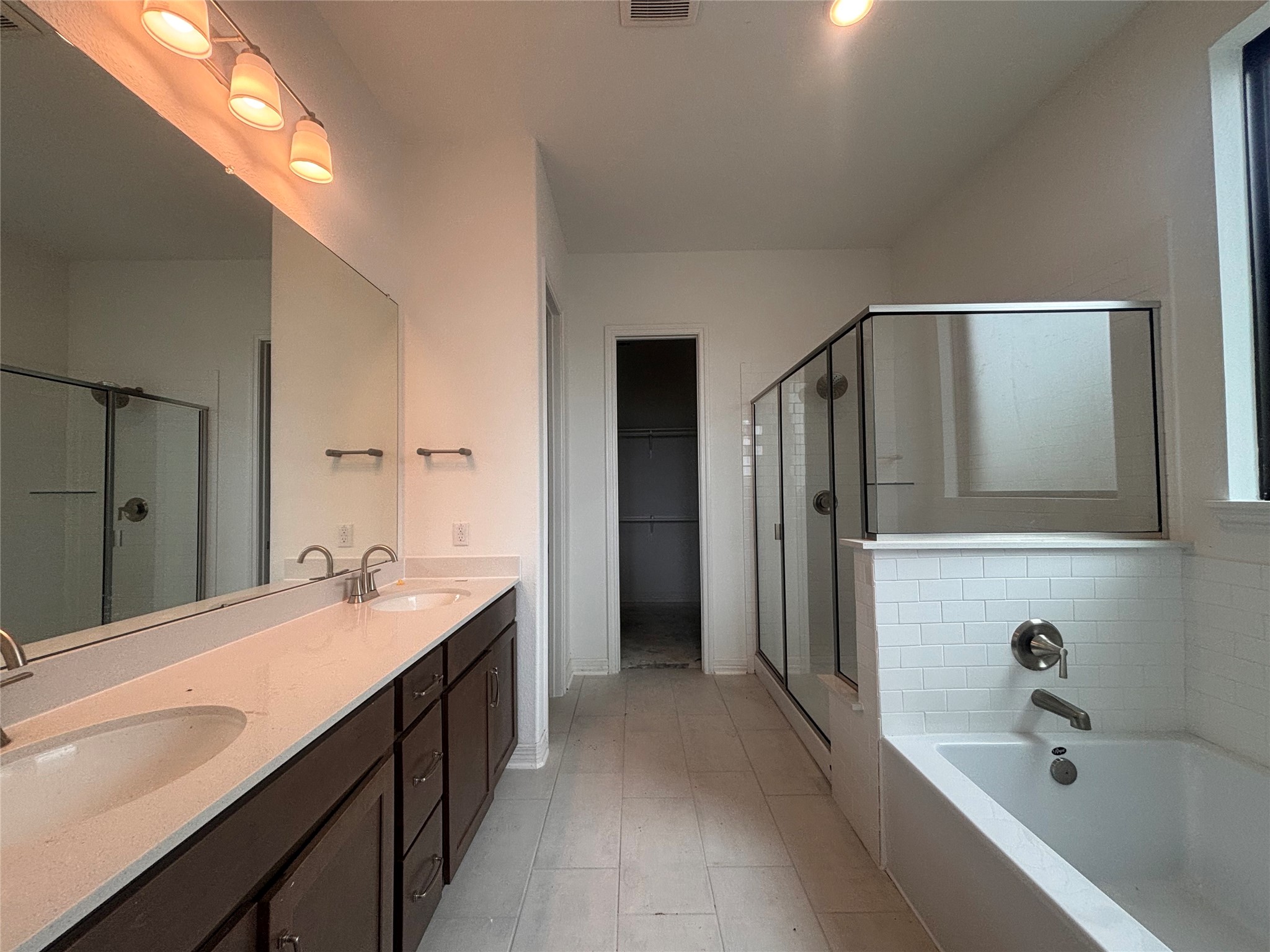 7727 Jade Crst Drive Angleton, TX 77515 - Photo 12 of 20 a bathroom with a tub sink and mirror