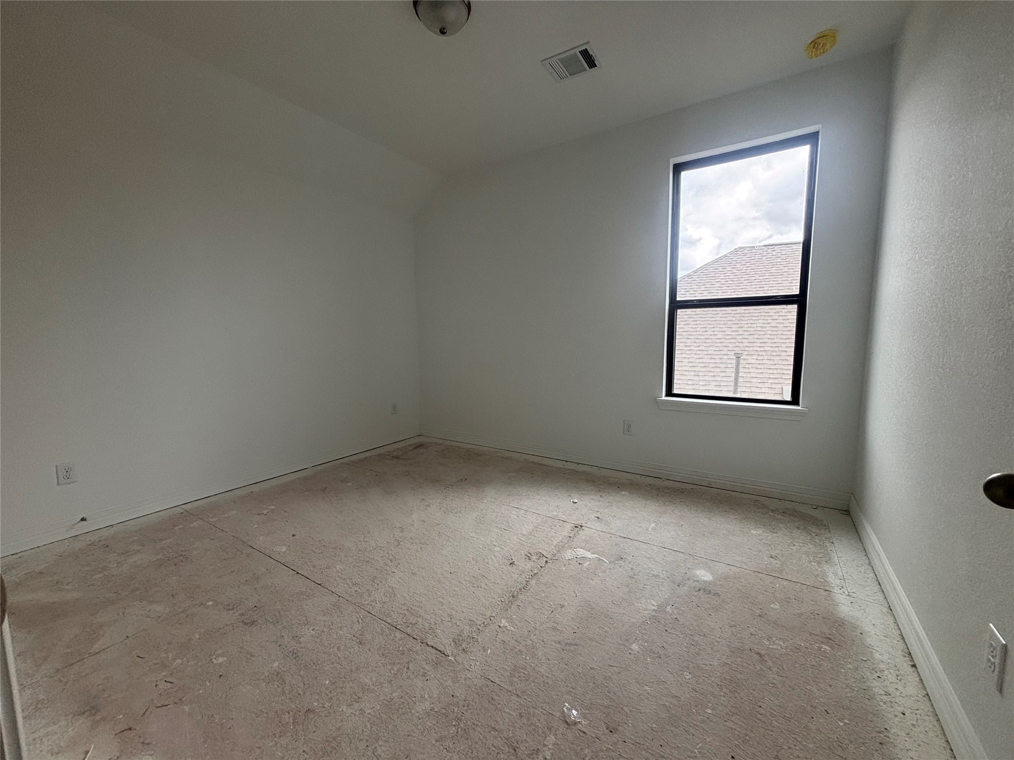 7727 Jade Crst Drive Angleton, TX 77515 - Photo 15 of 20 an empty room with a window