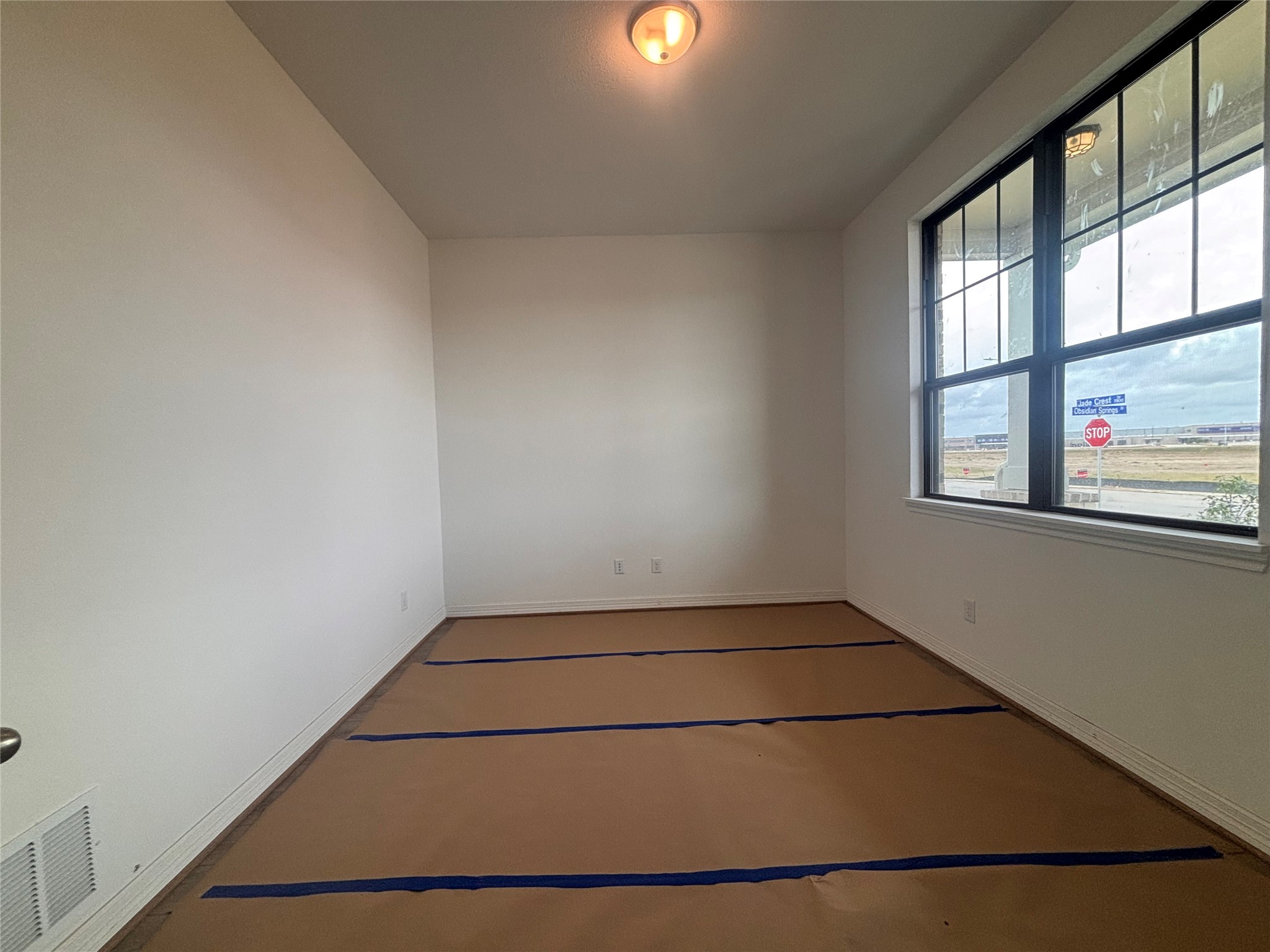 7727 Jade Crst Drive Angleton, TX 77515 - Photo 10 of 20 an empty room with windows