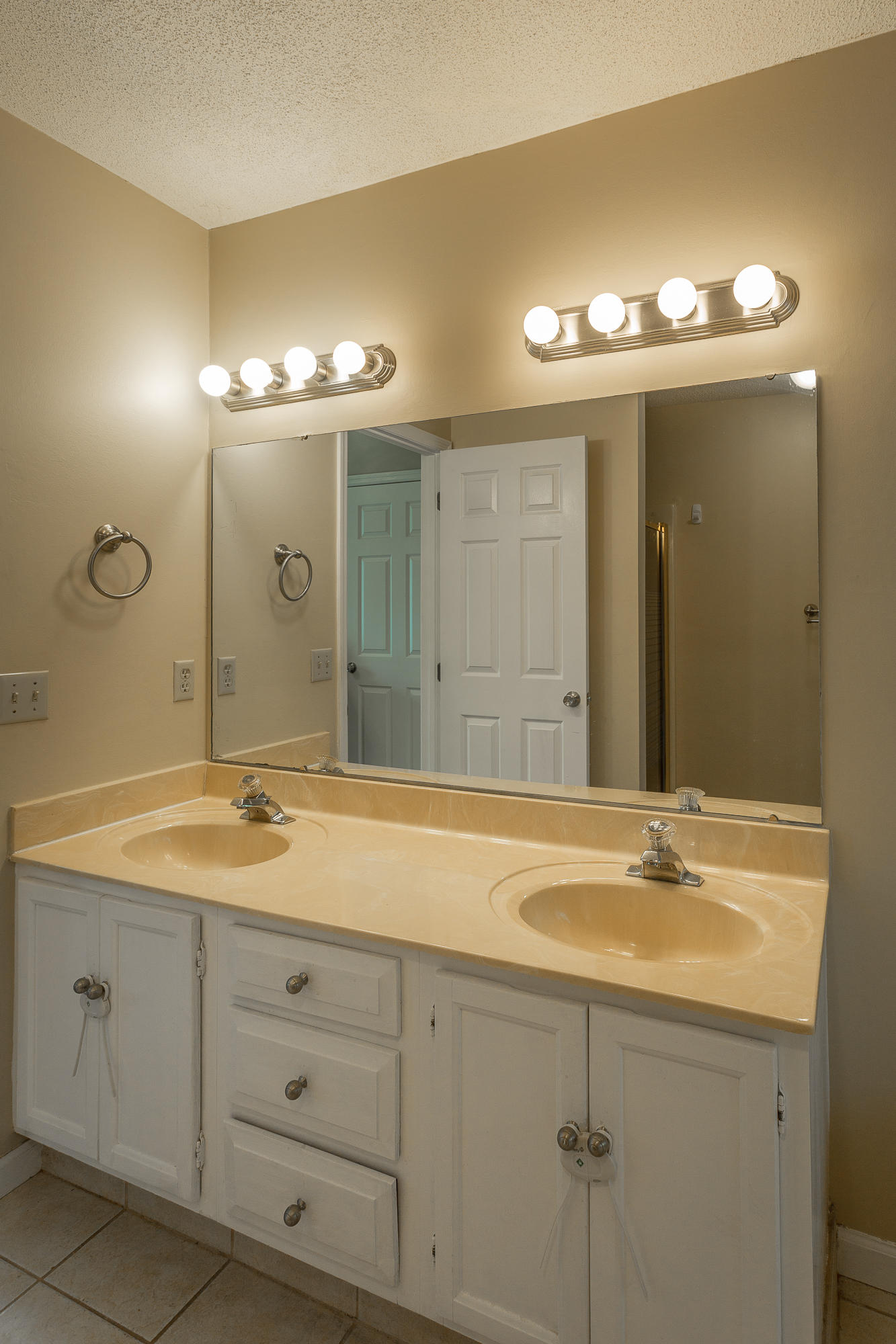 1810 Hidden Harbor Road Hixson, TN 37343 - Photo 21 of 46 1810 Hidden Harbor Drive-38