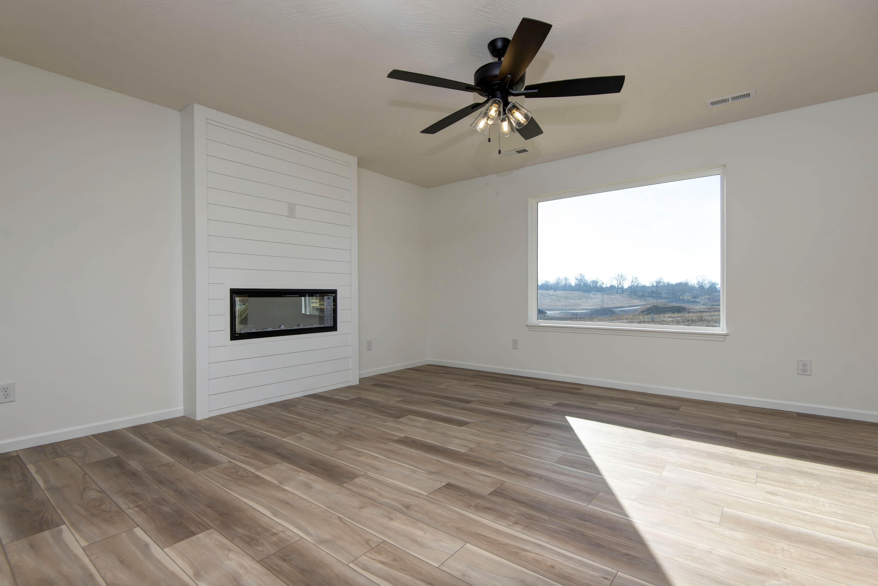 5225 West Josh Street Springfield, MO 65802 - Photo 2 of 22 Living Room