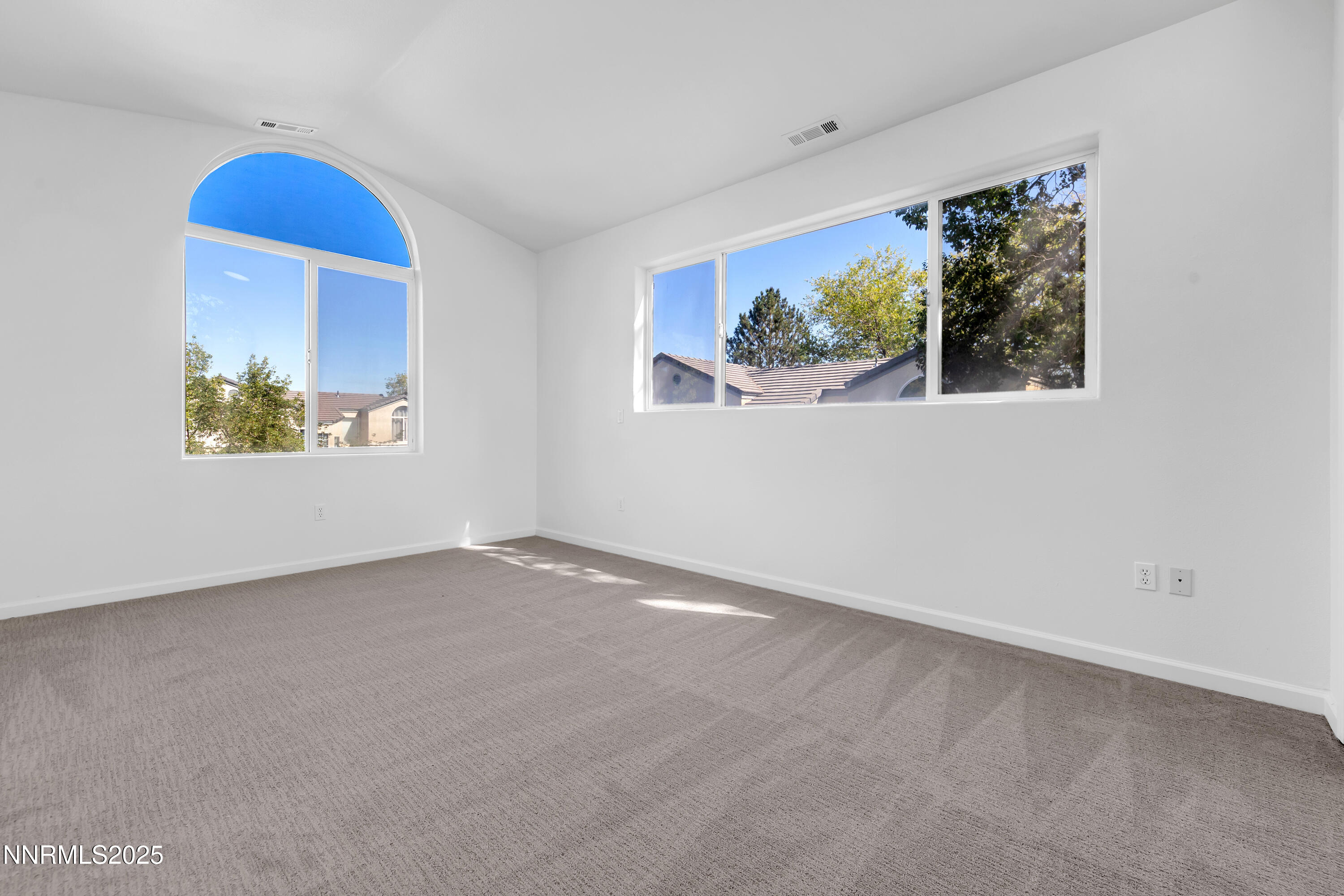 520 Warren Court Reno, NV 89509 - Photo 34 of 42 an empty room with windows and wall painting