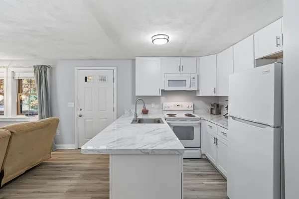 $334,000 | 35 Ashumet Road, Unit 14A, Mashpee, MA 02649