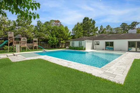 a view of house with a big yard