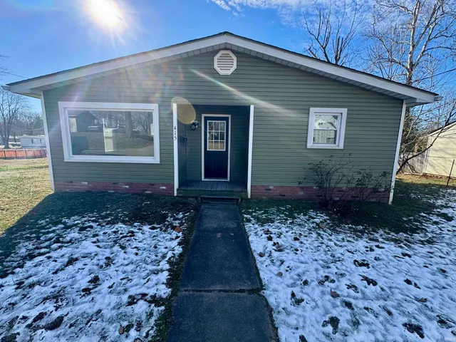 $124,900 | 415 East Oak Street, Oakland City, IN 47660