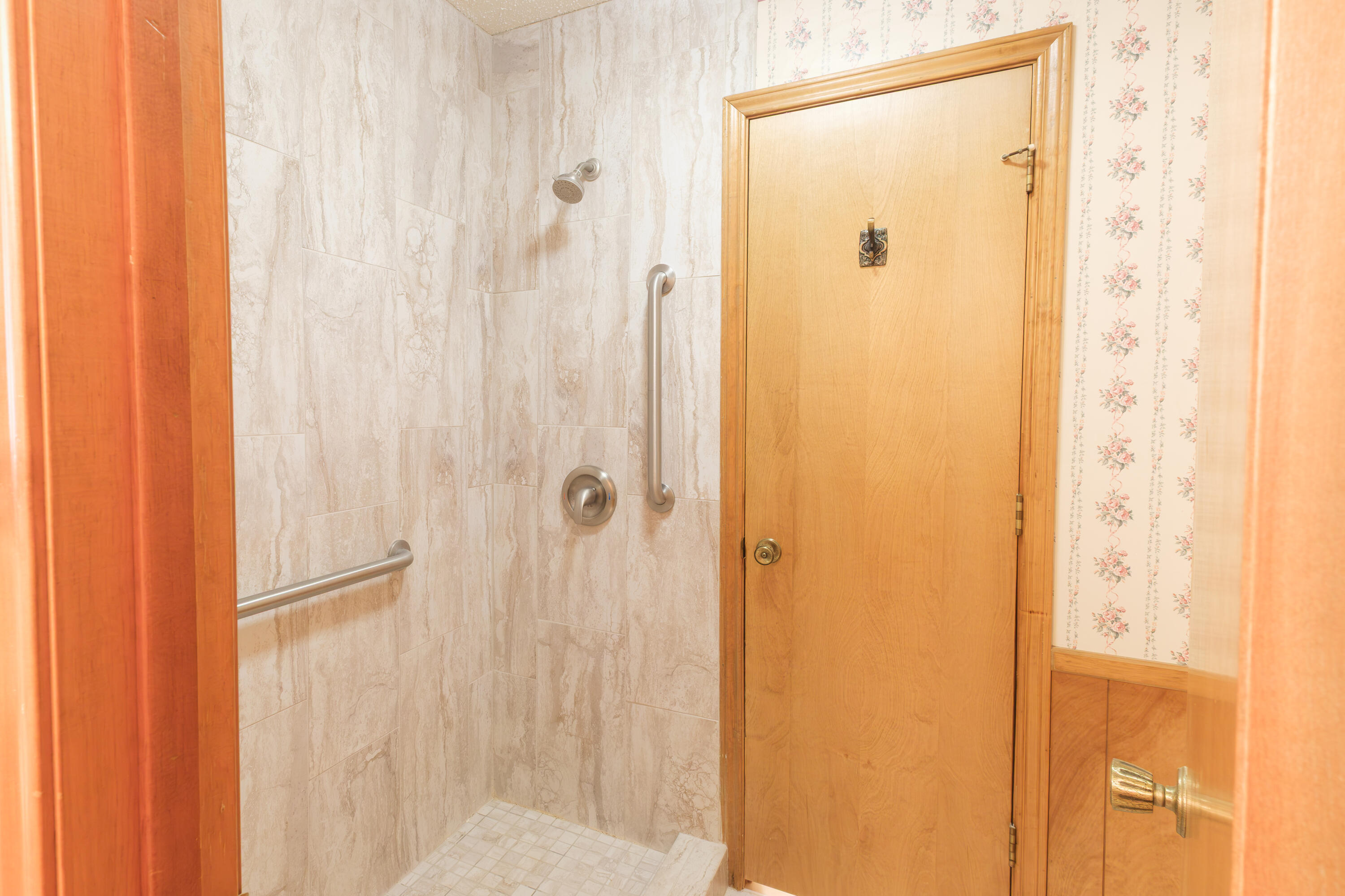 5405 73rd Street Lubbock, TX 79424 - Photo 13 of 27 HallwayBathroom1