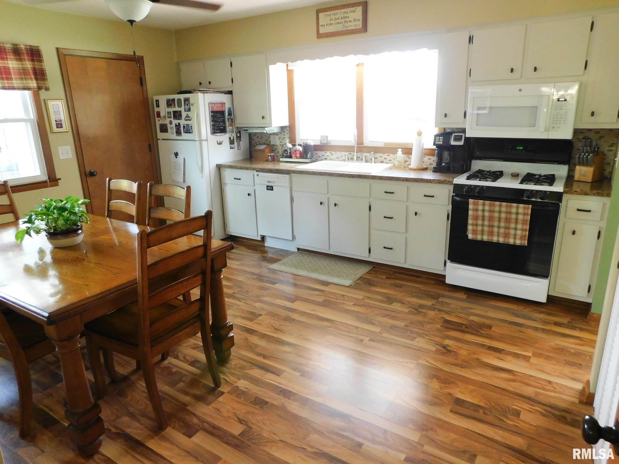 1508 Kern Road Washington, IL 61571 - Photo 5 of 50 Gallery Image 5