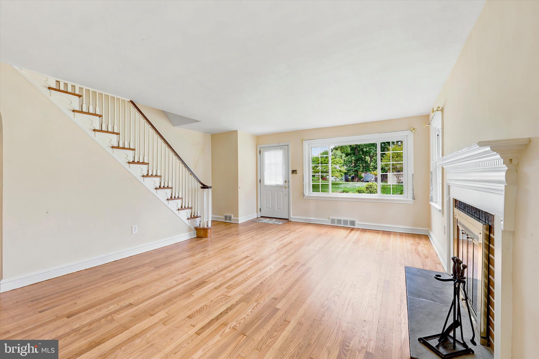 308 Henry Lane Wallingford, PA 19086 - Photo 3 of 36 Living room