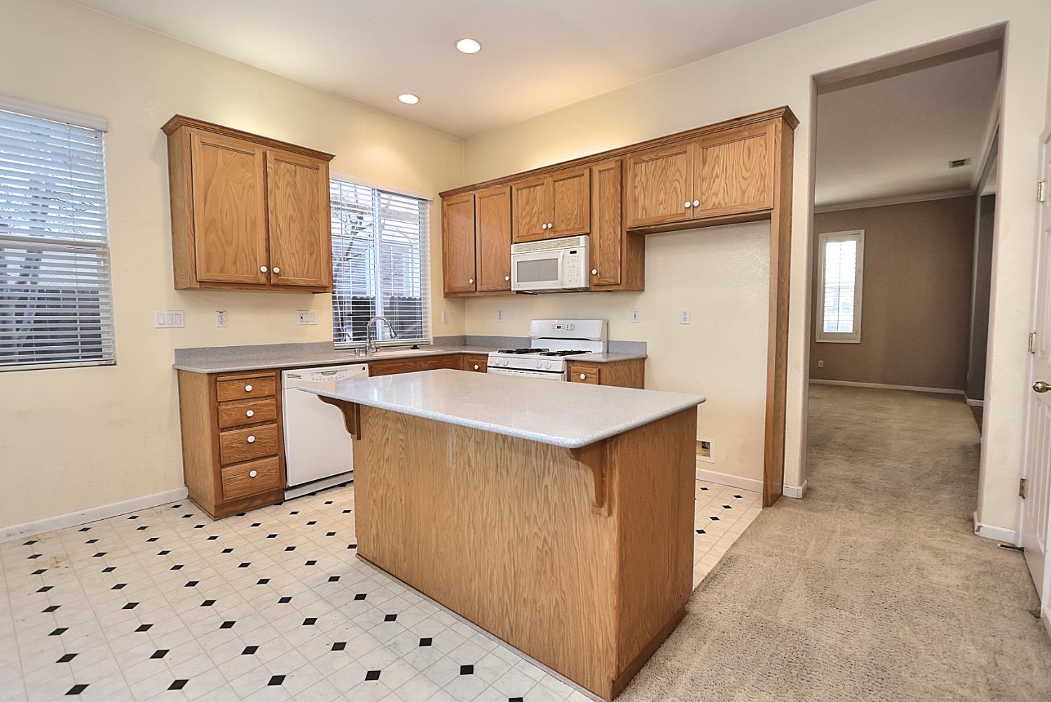 331 Unity Circle Sacramento, CA 95833 - Photo 16 of 77