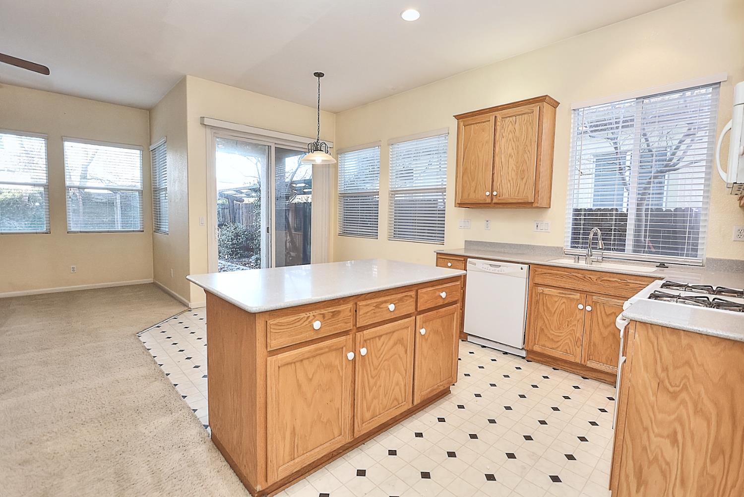 331 Unity Circle Sacramento, CA 95833 - Photo 17 of 77