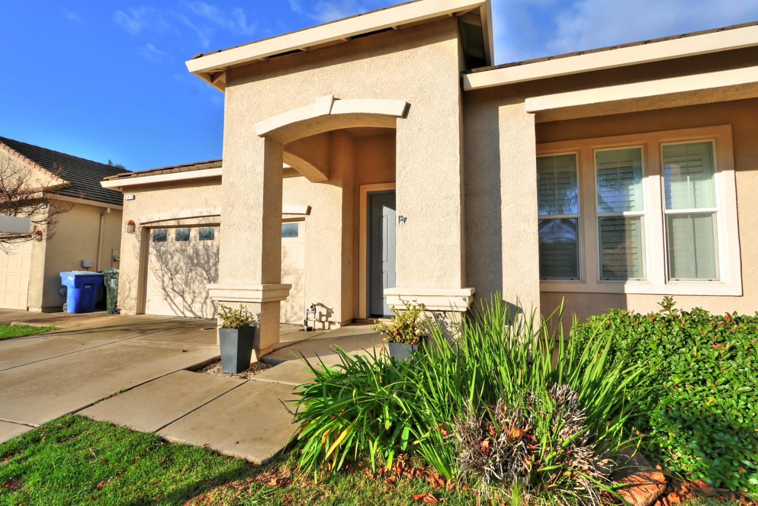 331 Unity Circle Sacramento, CA 95833 - Photo 73 of 77 a front view of a house with a outdoor space