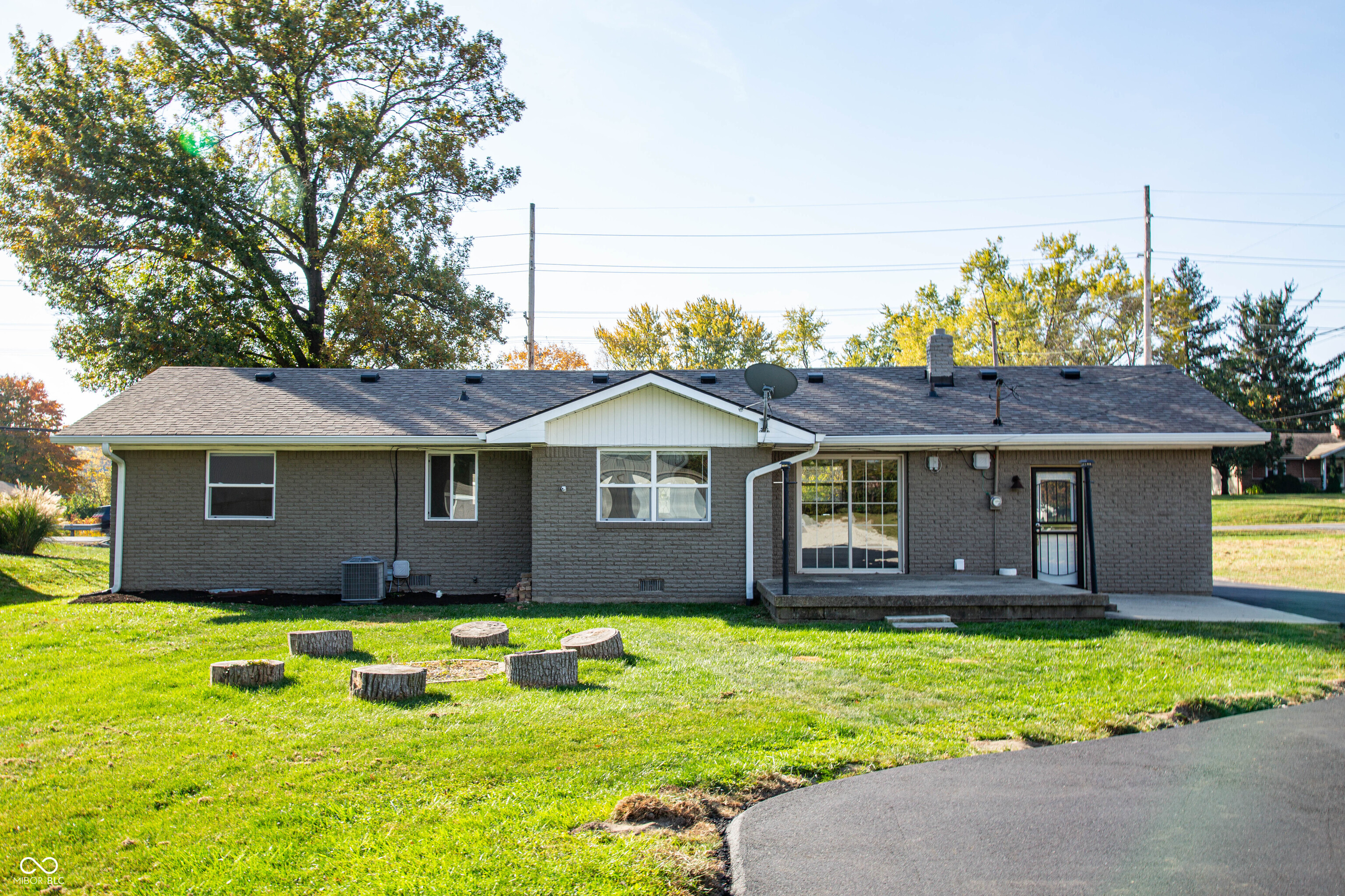 1566 West Smith Valley Road Greenwood, IN 46142 - Photo 7 of 29 Gallery Image 7