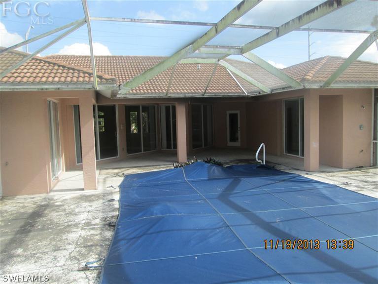 a view of a living room with entryway