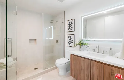 a close view of utility room and washer dryer
