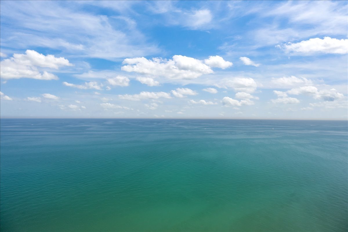 6007 North Sheridan Road, Unit 37B Chicago, IL 60660 - Photo 11 of 31 a view of yard with green space