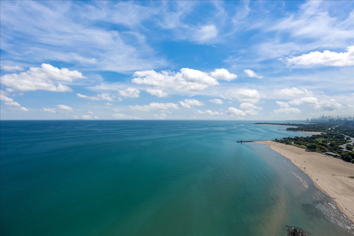 6007 North Sheridan Road, Unit 37B Chicago, IL 60660 - Photo 12 of 31 a view of a pathway with a yard