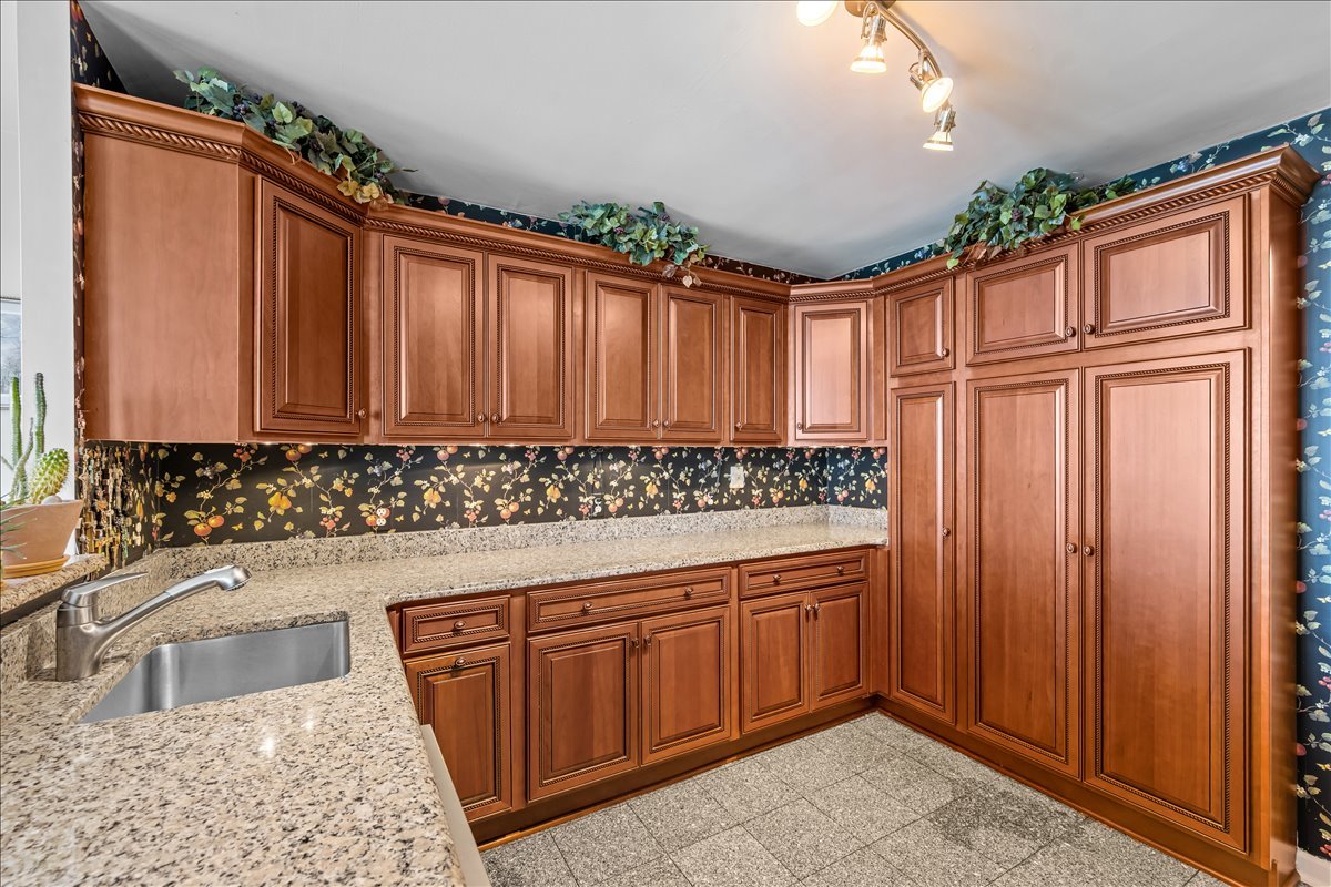 6007 North Sheridan Road, Unit 37B Chicago, IL 60660 - Photo 18 of 31 a kitchen with stainless steel appliances granite countertop a refrigerator and a sink