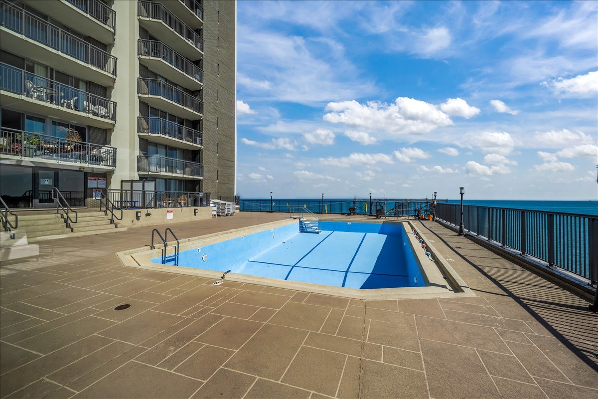 6007 North Sheridan Road, Unit 37B Chicago, IL 60660 - Photo 25 of 31 a view of terrace with seating space