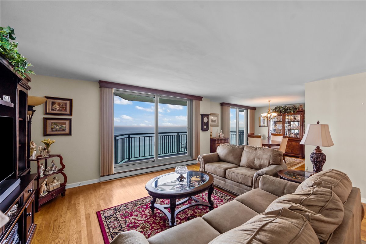 6007 North Sheridan Road, Unit 37B Chicago, IL 60660 - Photo 4 of 31 a living room with furniture a flat screen tv and a window