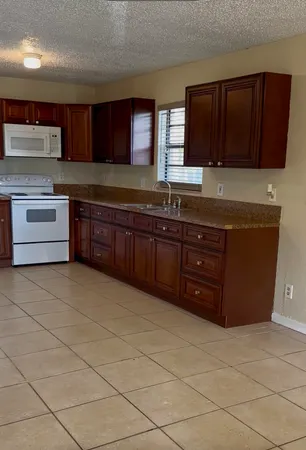 $2,250 | 50 Northwest 8th Avenue, Unit 2, Dania Beach, FL 33004