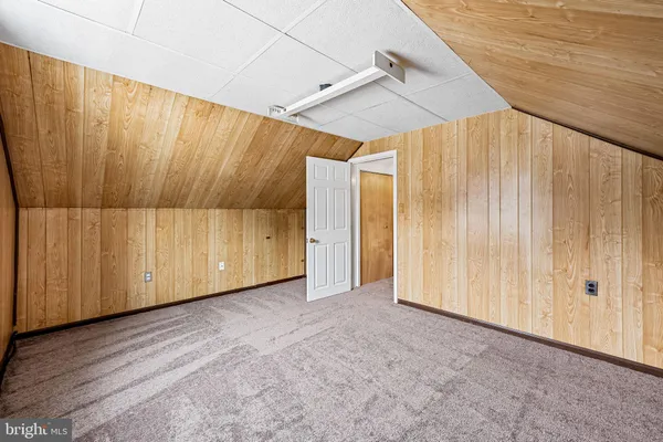 a view of a garage