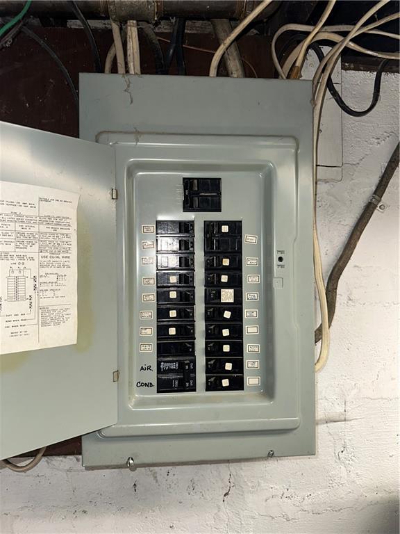 1423 Maratta Road Aliquippa, PA 15001 - Photo 9 of 22 a view of a entryway