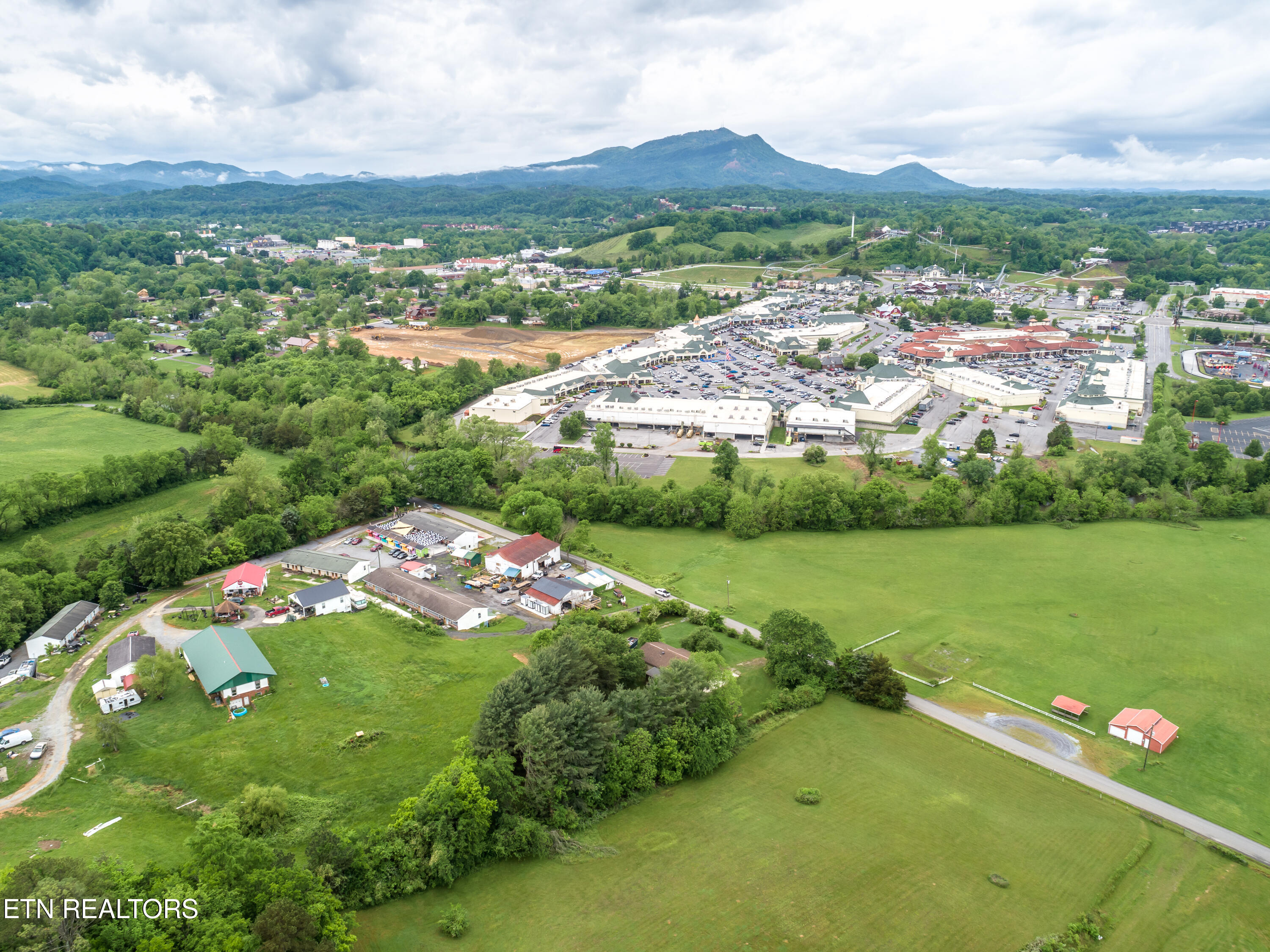 375 Rainbow Road Sevierville, TN 37862 - Photo 58 of 58 068250503-1-375RainbowRdSeviervilleTn-SM