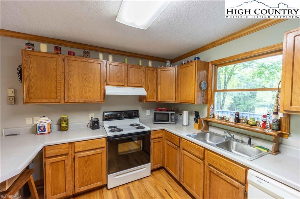 3397 Mountain View Road Glade Valley, NC 28627 - Photo 10 of 31 Gallery Image 10