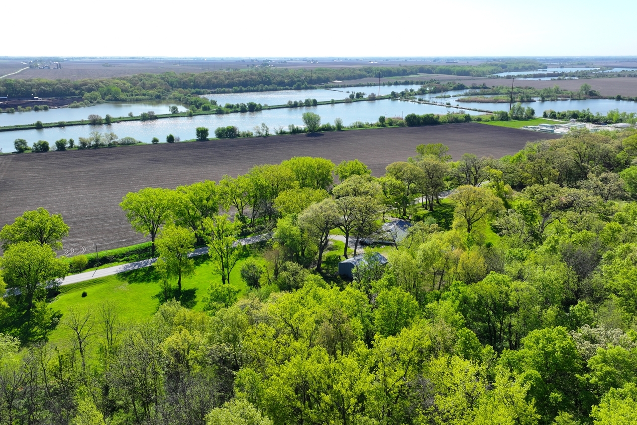 14755 Fenton Road Morrison, IL 61270 - Photo 23 of 34 a view of a city
