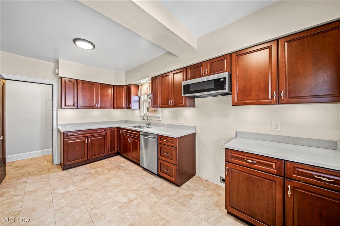 18111 Neff Road Cleveland, OH 44119 - Photo 7 of 44 Gallery Image 7
