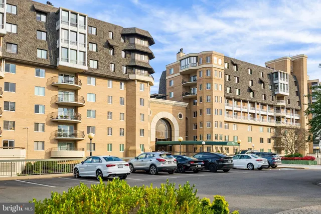 $625,000 | 1250 South Washington Street, Unit 116, Alexandria, VA 22314