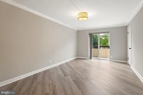 an empty room with window