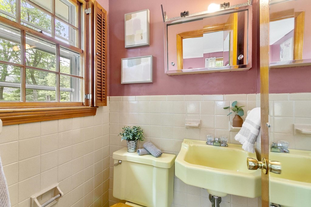 121 A Wilmington Road Burlington, MA 01803 - Photo 16 of 38 Gallery Image 16
