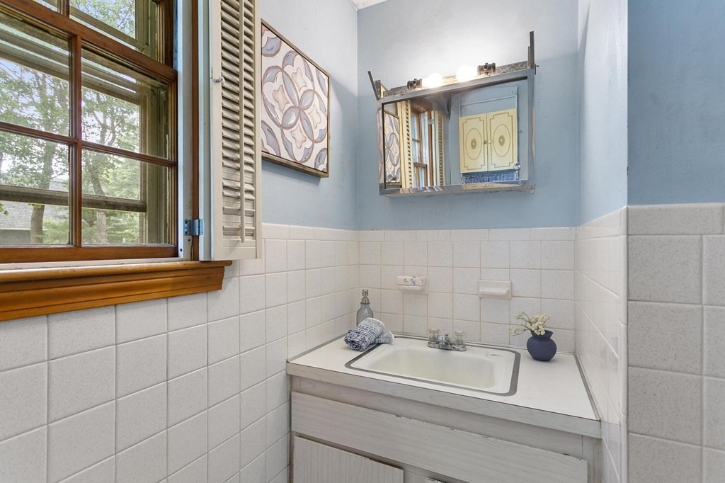 121 A Wilmington Road Burlington, MA 01803 - Photo 18 of 38 Gallery Image 18