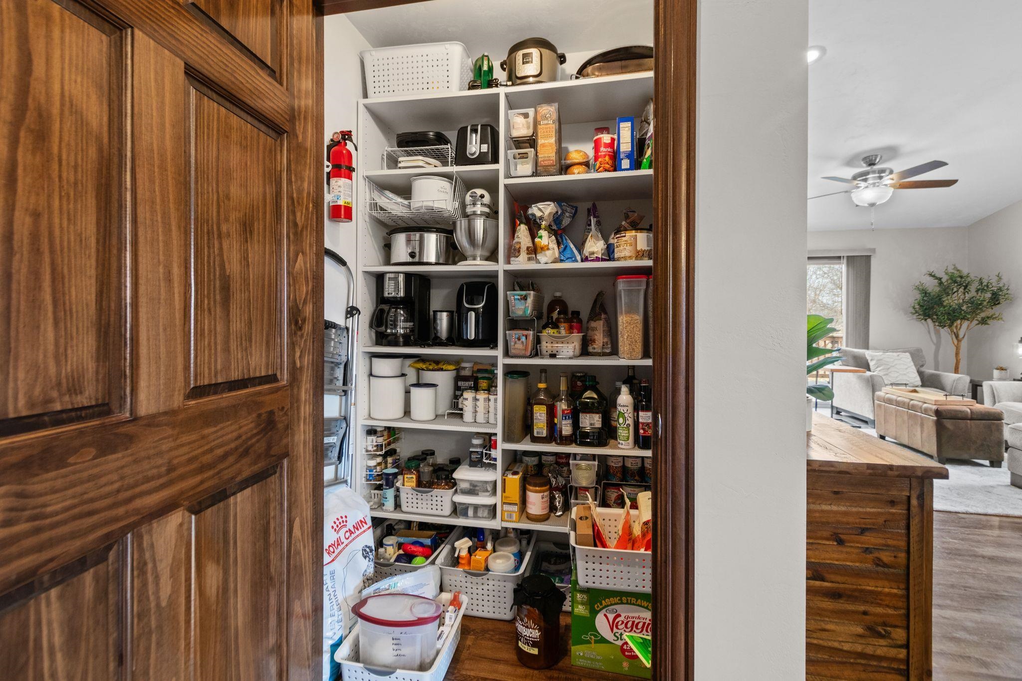 1054 Willis Way Appleton, WI 54913 - Photo 4 of 45