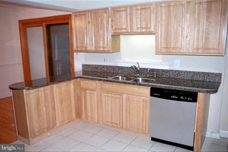 6003 Brunswick Street Springfield, VA 22150 - Photo 5 of 17 Sizzling new gourmet kitchen.