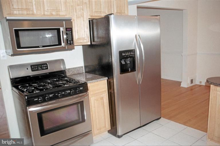 6003 Brunswick Street Springfield, VA 22150 - Photo 7 of 17 Sizzling new gourmet kitchen.