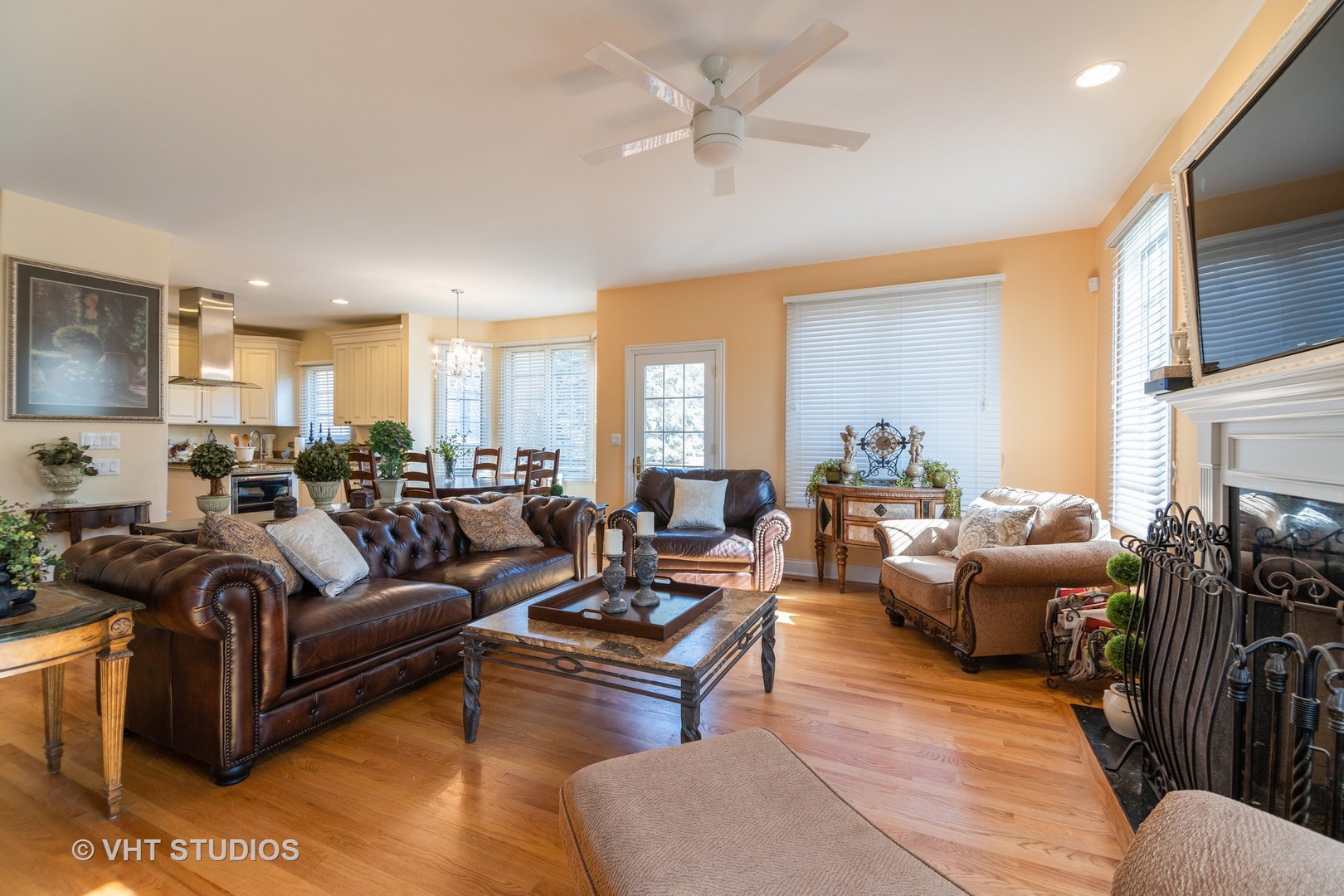 8 Torrin Rocks Cove Inverness, IL 60010 - Photo 12 of 30 a living room with furniture kitchen view and a window