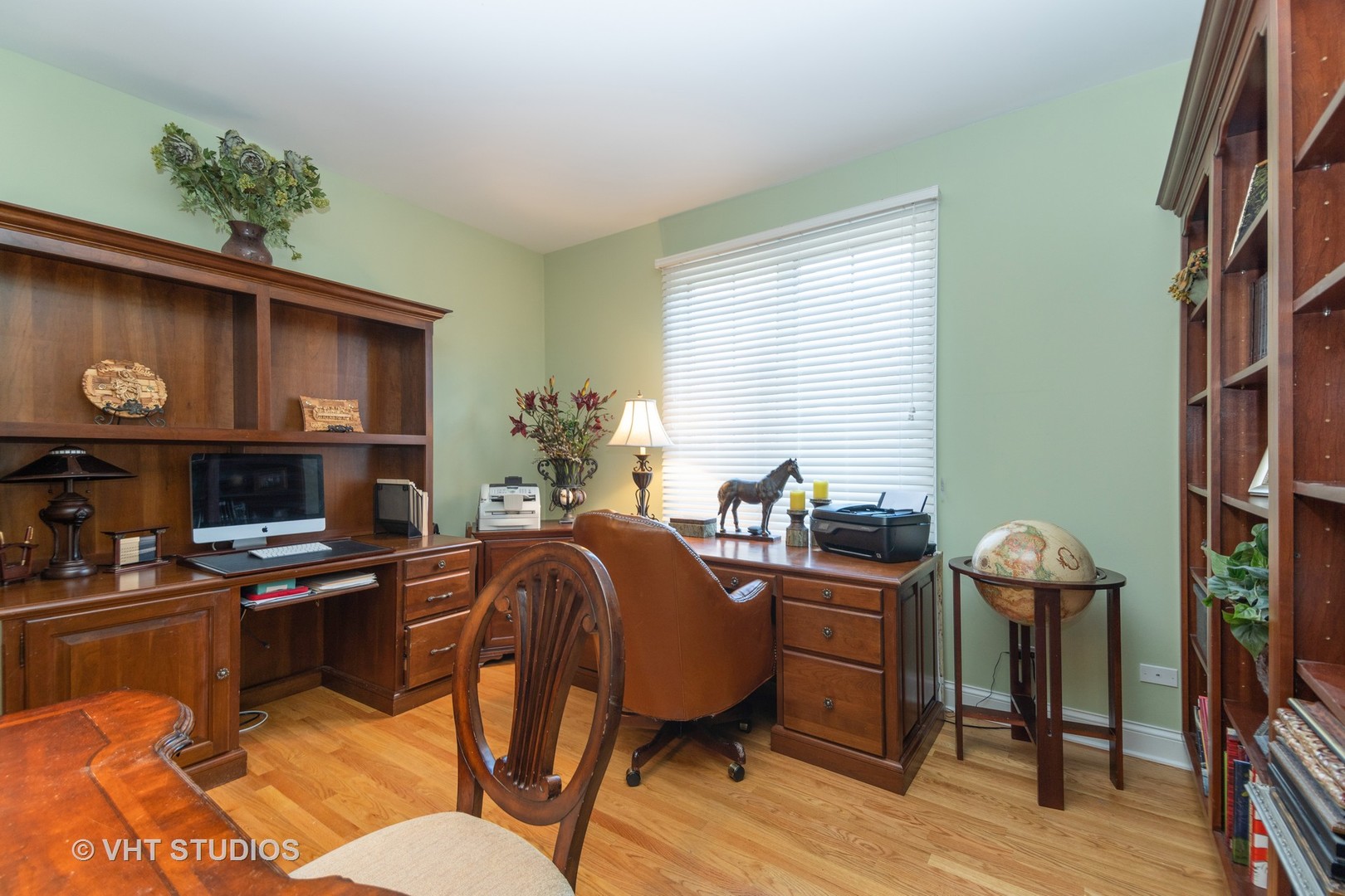 8 Torrin Rocks Cove Inverness, IL 60010 - Photo 14 of 30 a workspace with furniture