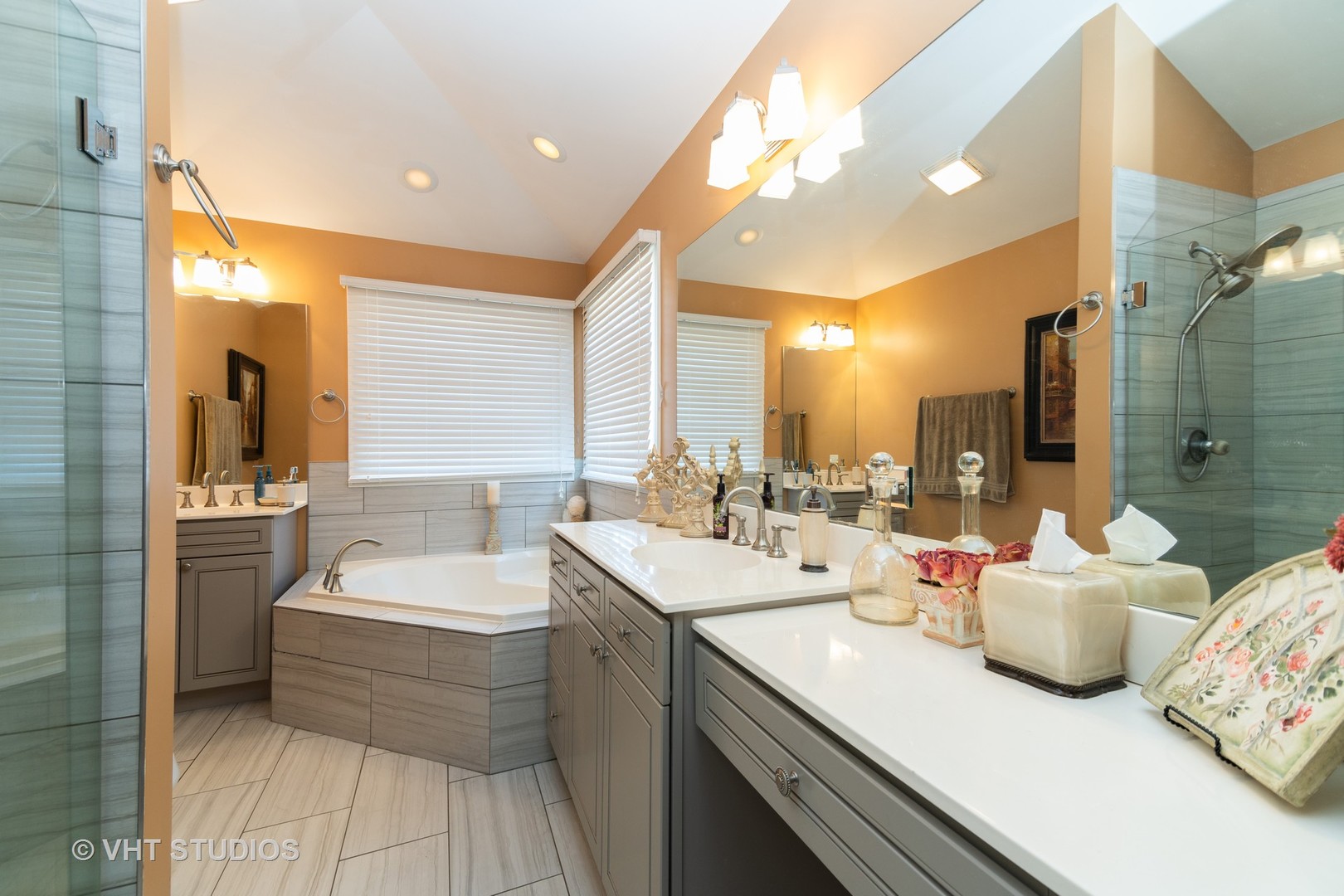 8 Torrin Rocks Cove Inverness, IL 60010 - Photo 18 of 30 a bathroom with a double vanity sink mirror and bathtub