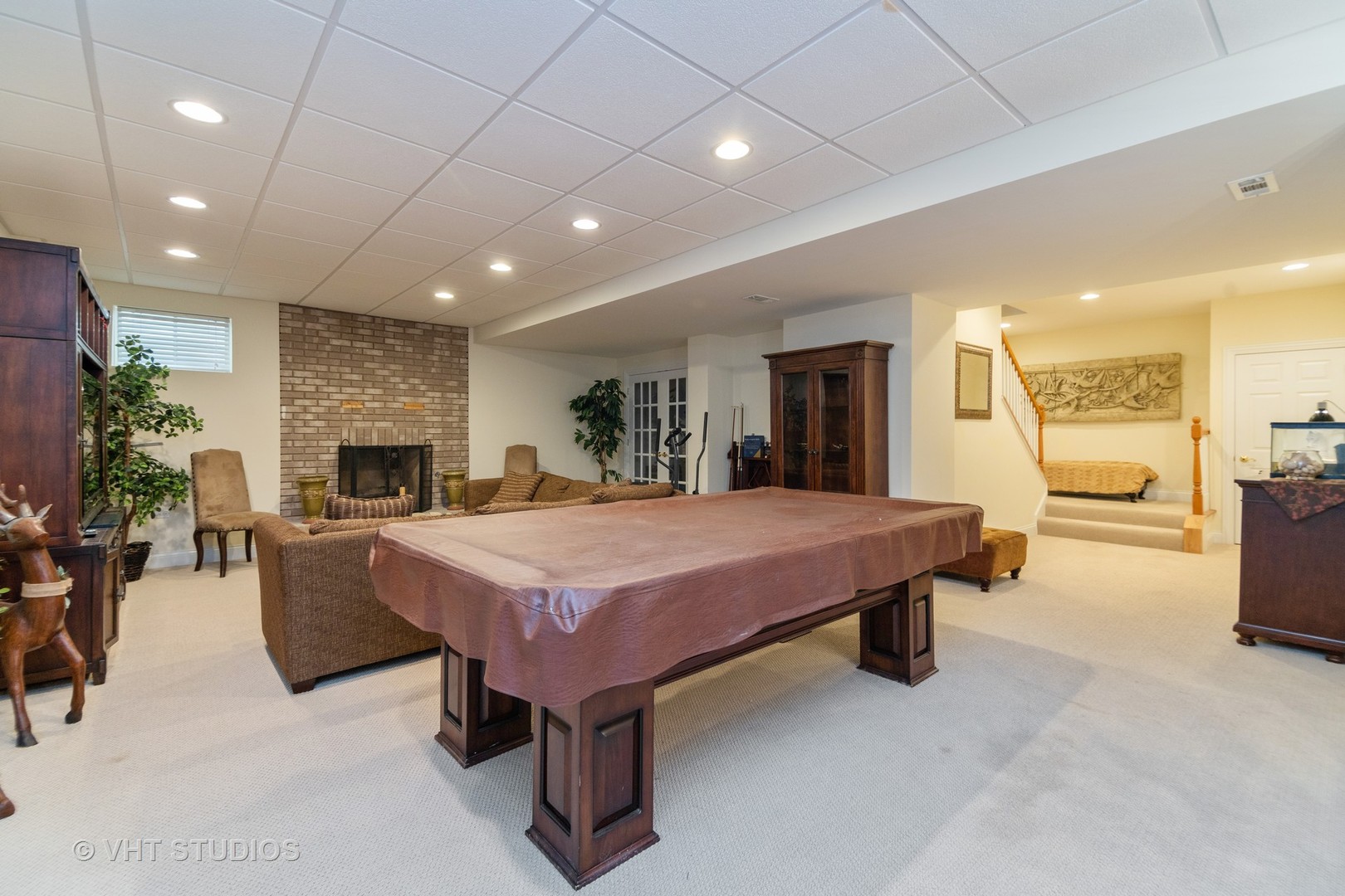 8 Torrin Rocks Cove Inverness, IL 60010 - Photo 24 of 30 a spacious bedroom with a bed a table and chairs