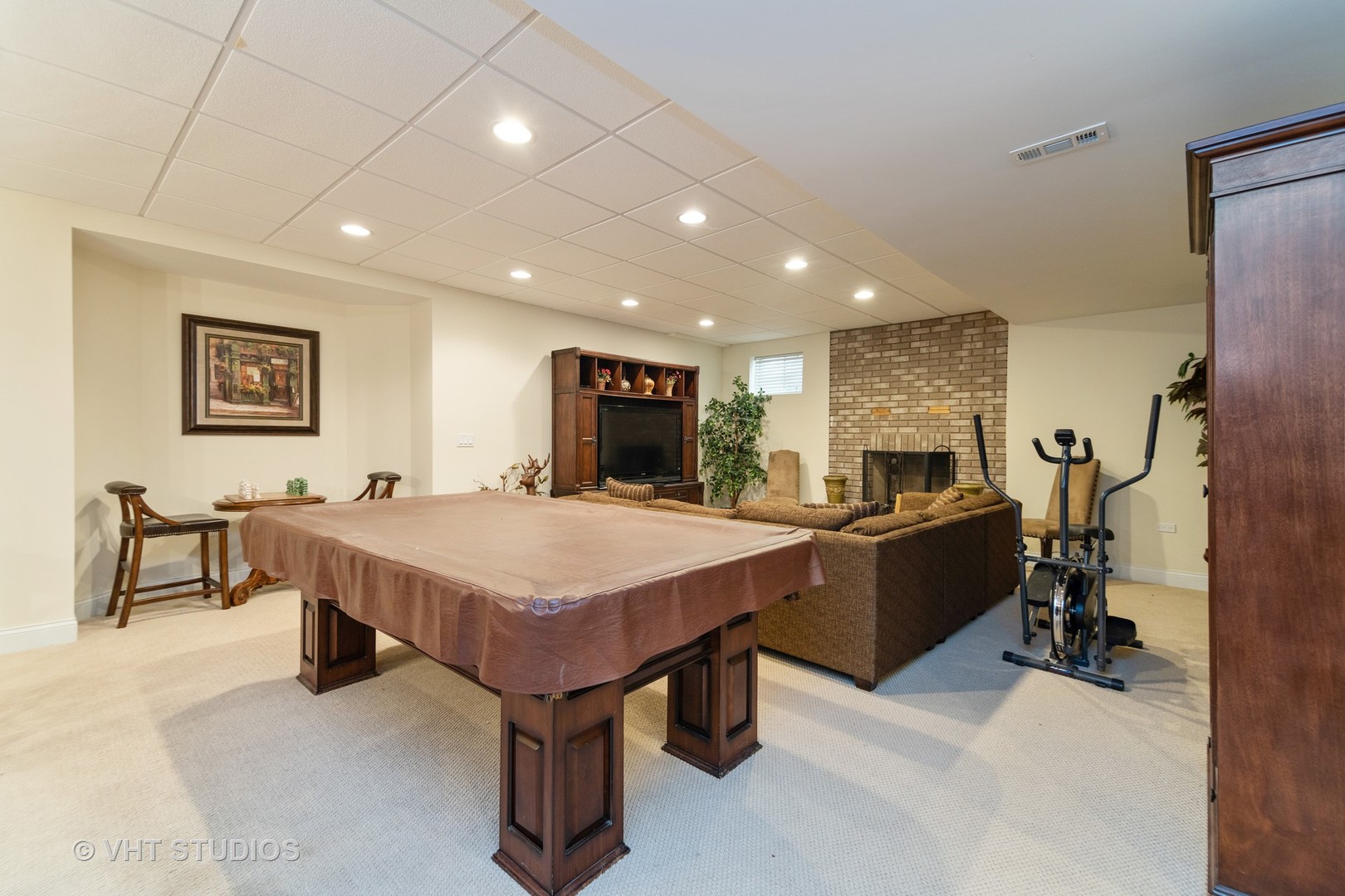 8 Torrin Rocks Cove Inverness, IL 60010 - Photo 25 of 30 a living room with stainless steel appliances furniture a rug and a kitchen view