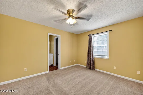 a view of a livingroom with a ceiling fan