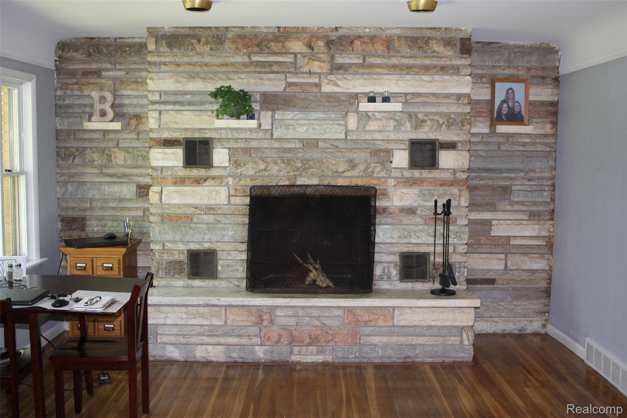 13101 Rattalee Lake Road Davisburg, MI 48350 - Photo 9 of 68 1 - LtfsQfL.jpg