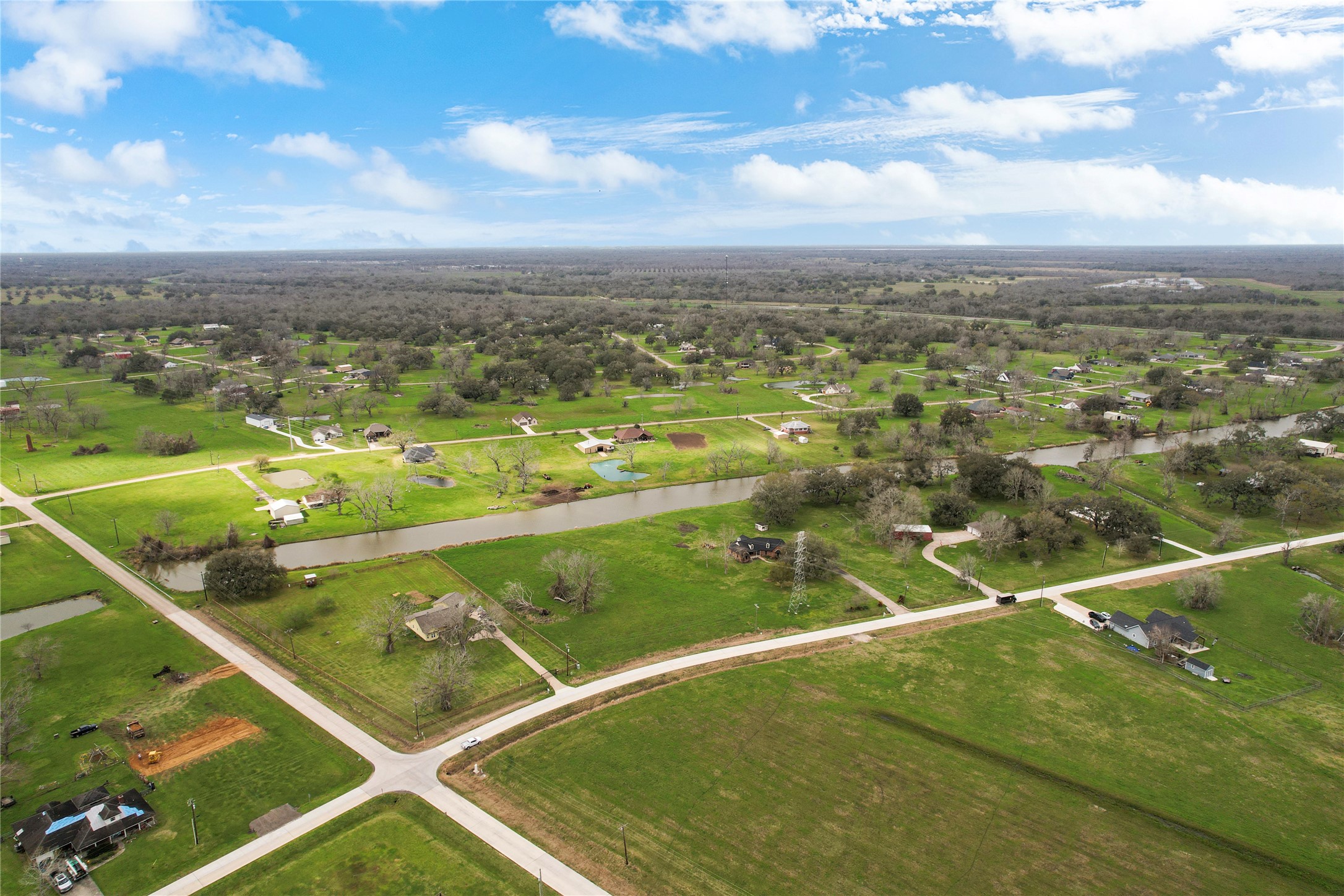 708 Winchester Trail Angleton, TX 77515 - Photo 2 of 4