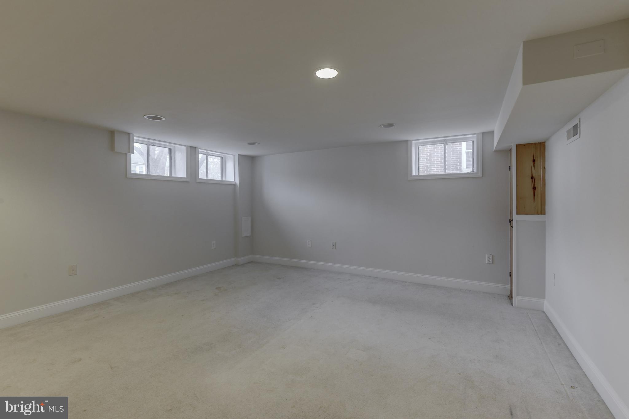 6121 Regent Park Road Baltimore, MD 21228 - Photo 31 of 36 an empty room with windows