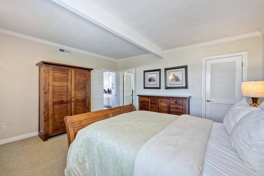 367 Beech Avenue Carlsbad, CA 92008 - Photo 19 of 23 a bedroom with a large bed and a window