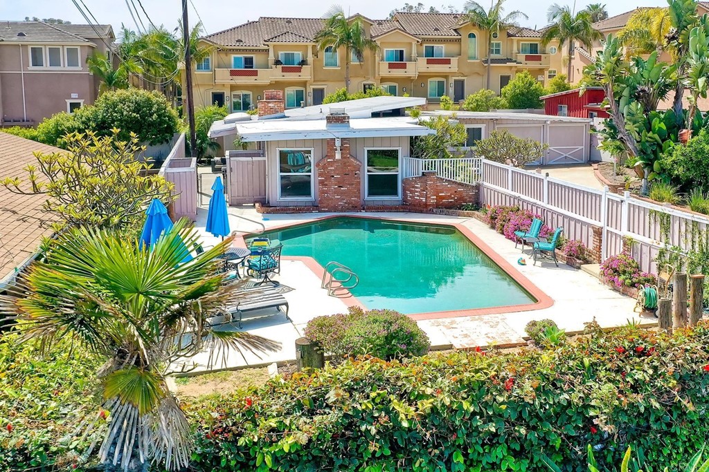 367 Beech Avenue Carlsbad, CA 92008 - Photo 3 of 23