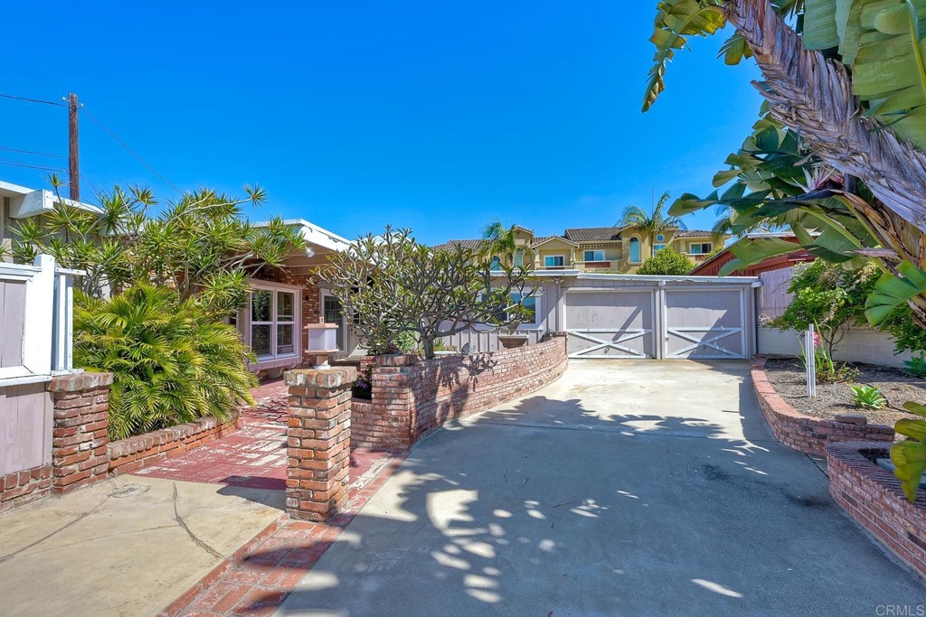 367 Beech Avenue Carlsbad, CA 92008 - Photo 9 of 23 a view of a backyard